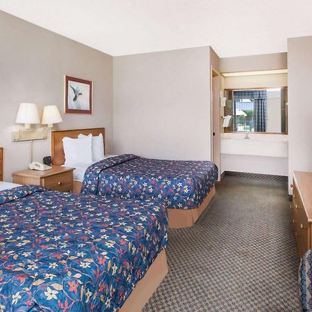Days Inn By Wyndham Seguin Tx Extérieur photo