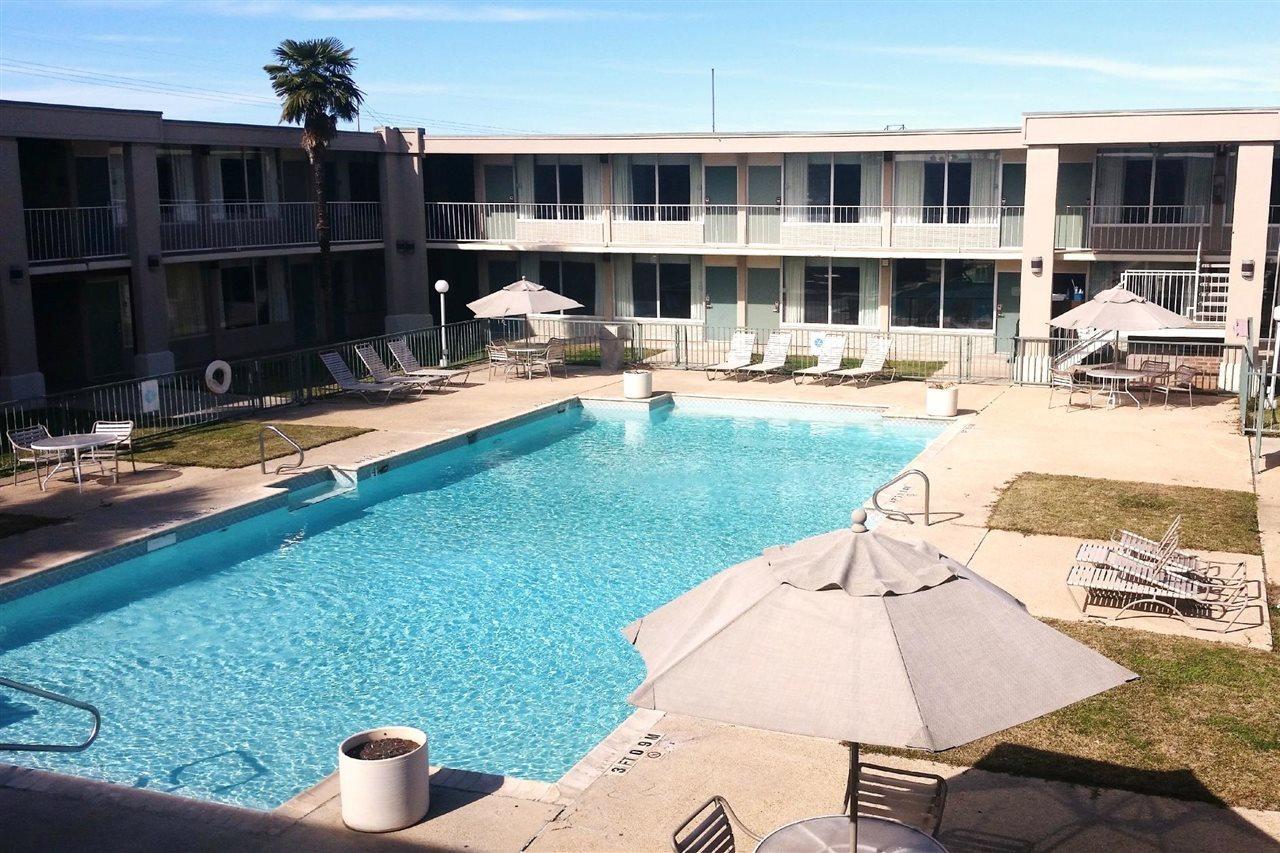 Days Inn By Wyndham Seguin Tx Extérieur photo