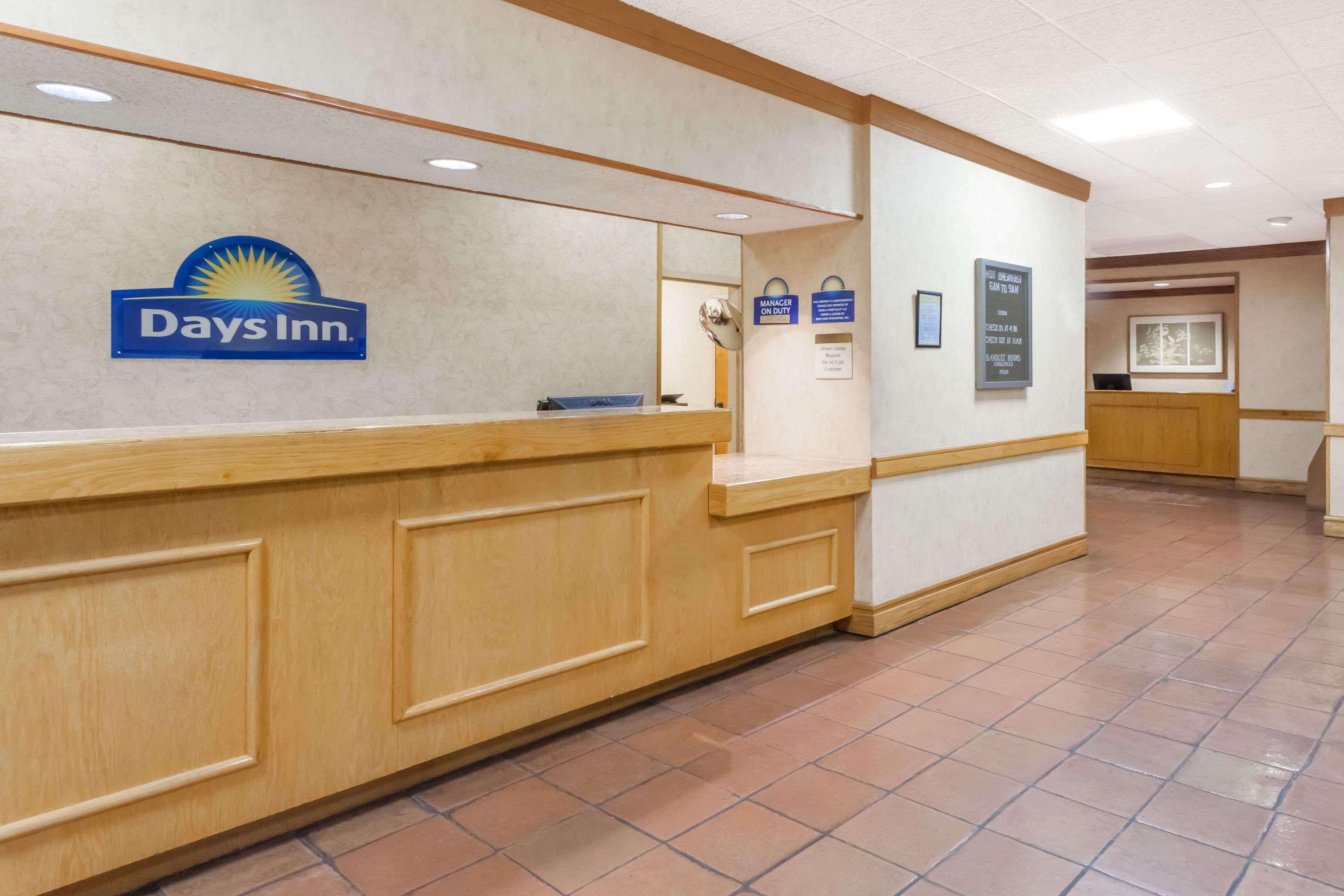 Days Inn By Wyndham Seguin Tx Extérieur photo