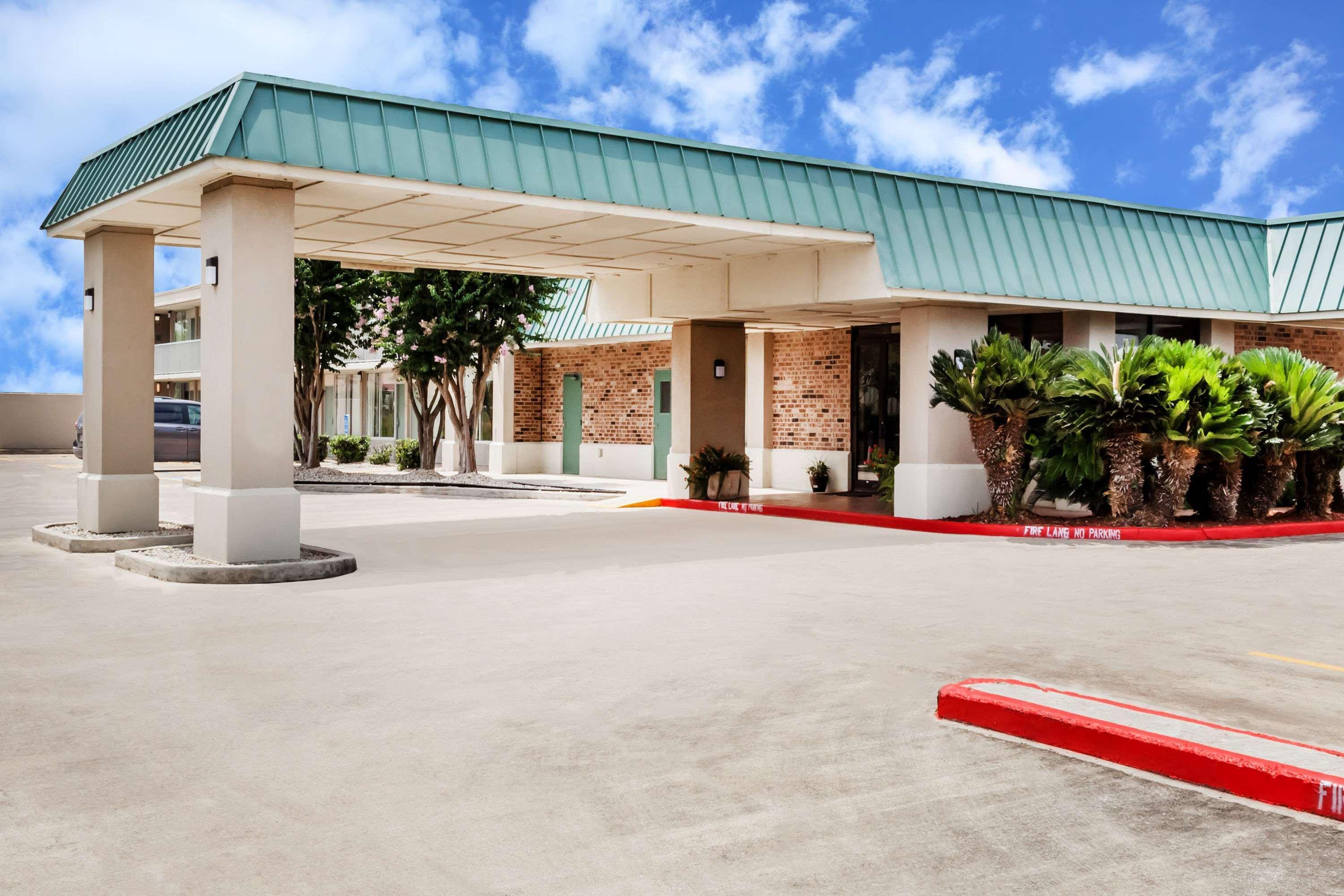 Days Inn By Wyndham Seguin Tx Extérieur photo