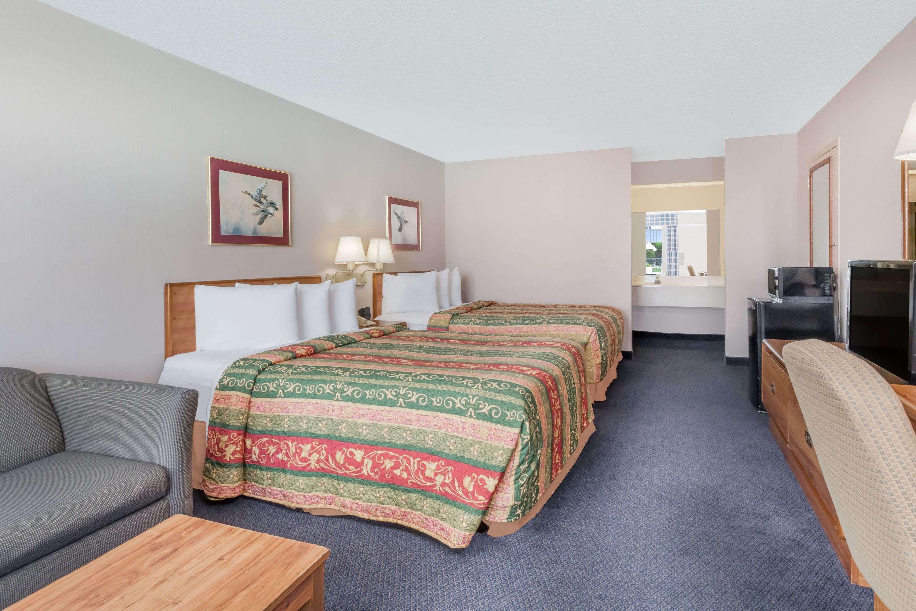 Days Inn By Wyndham Seguin Tx Extérieur photo