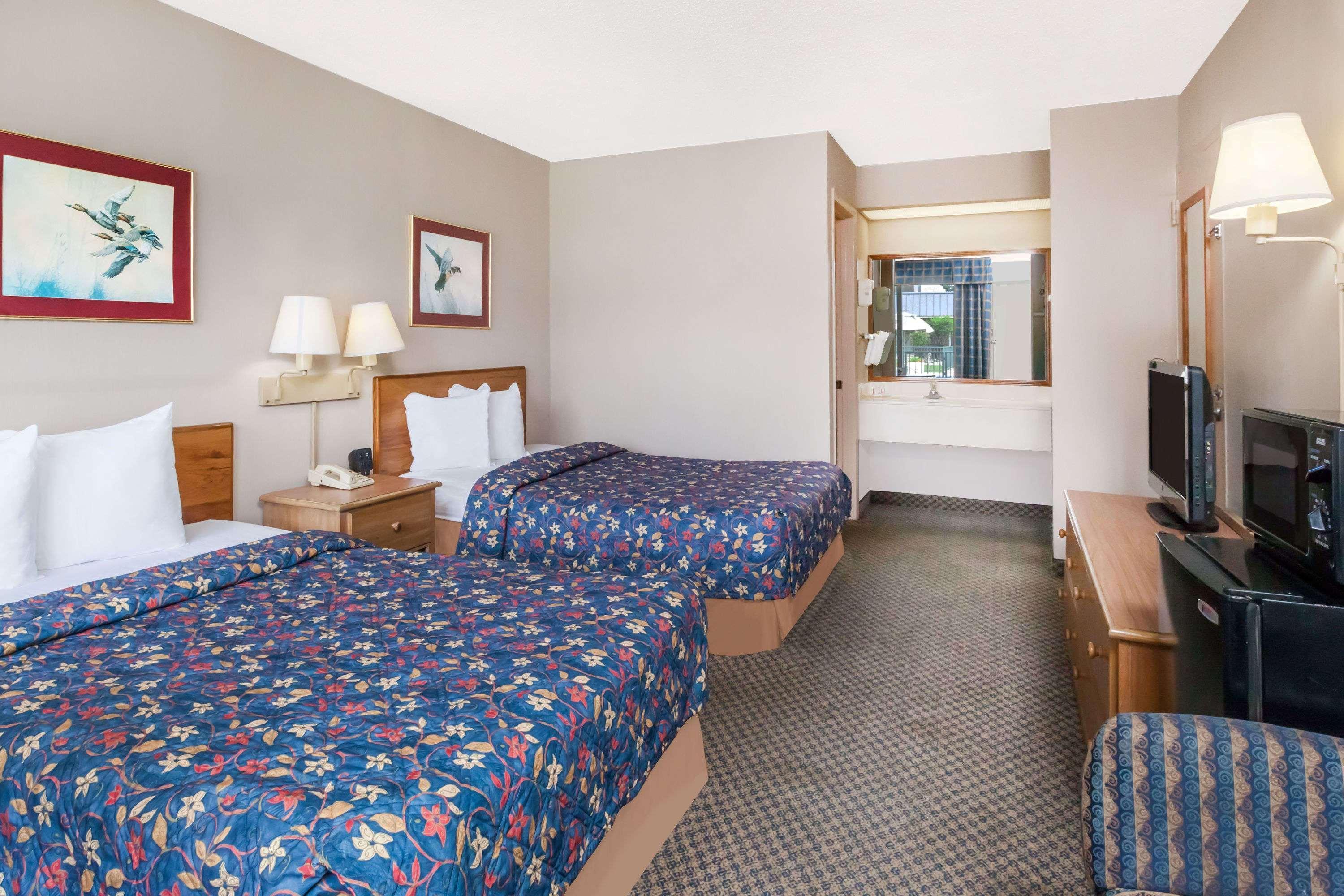 Days Inn By Wyndham Seguin Tx Extérieur photo